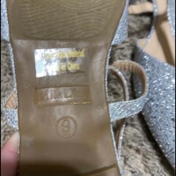 Silver flats - Picture 2 of 2